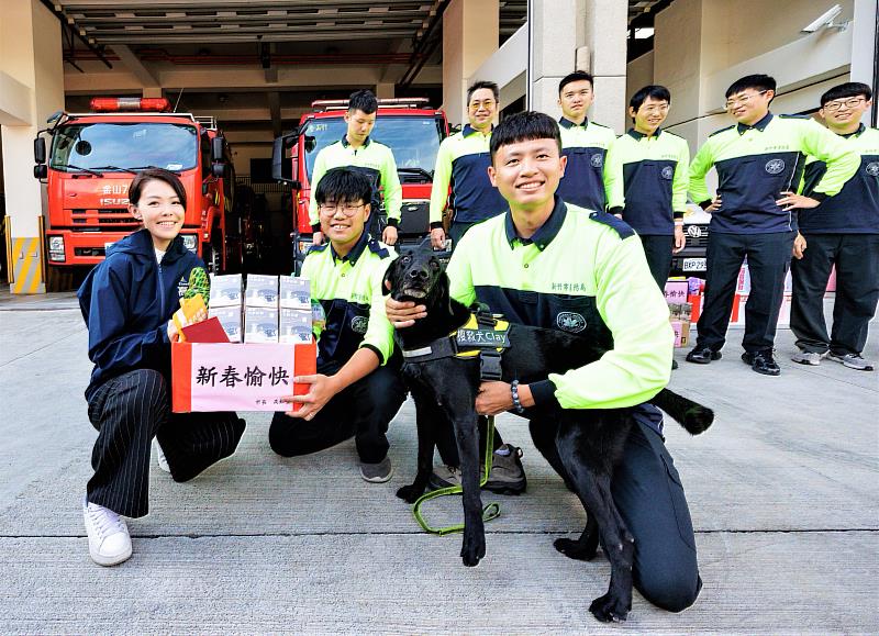 市長高虹安慰問消防同仁。