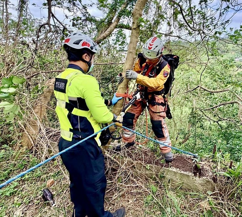 消防人員不分晝夜投入救災救護工作，經常必須在高風險環境中執行任務。