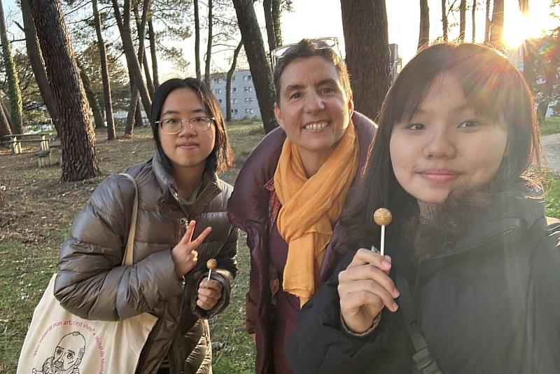 國立臺南大學文資系學生參與法國冬季學校期間,透過課程與文化交流活動,深入認識歐洲歷史文化與地方特色。