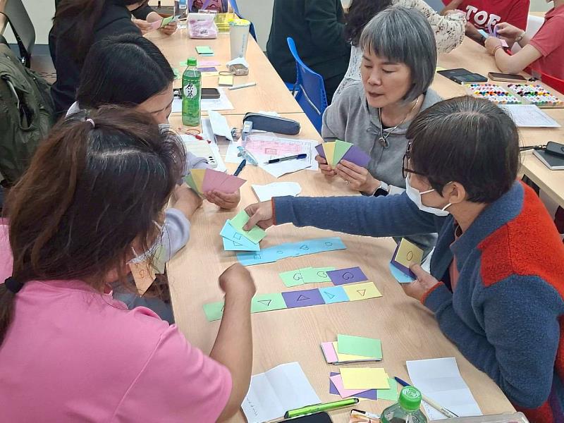 課程進行中，學員專注投入。