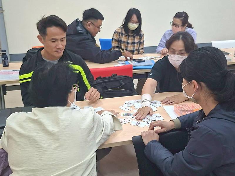 課程進行中，學員專注投入。