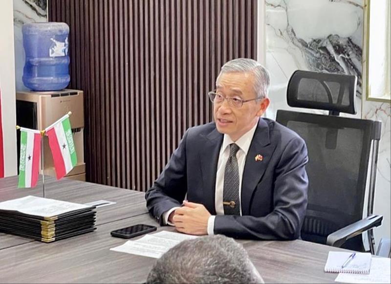 駐索馬利蘭羅震華大使致詞並勉勵索蘭全體受獎人。