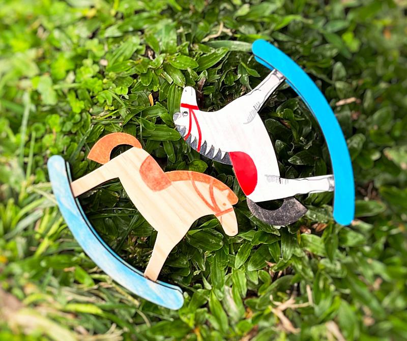 「搖一搖！我的第一隻木馬 」將由435藝術家郭奕庭以童年木馬為靈感，邀請親子一同製作可愛的搖搖馬！