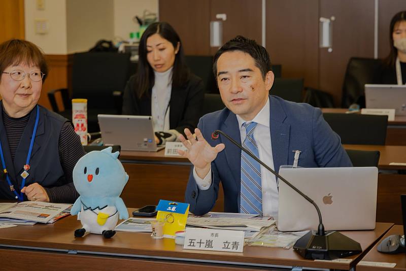 筑波市長五十嵐立青致詞。