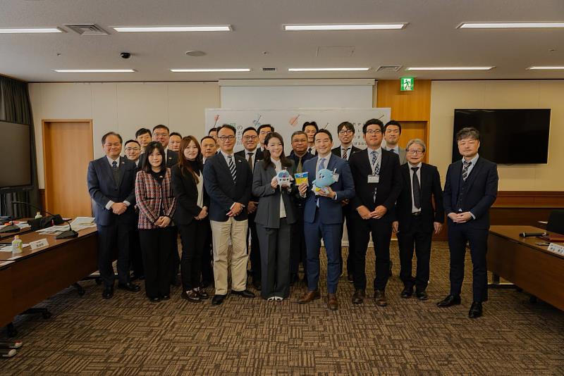 新竹市長高虹安率市府訪團拜會筑波市,雙方成員大合影。