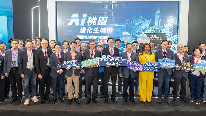 「2026智慧城市論壇暨展覽(SCSE)」今(17)日盛大開幕,與會長官與貴賓合影留念。