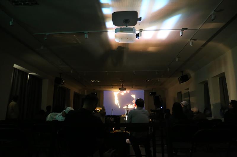 當AI與短影音充斥，我們如何感受真實？：走入三貂嶺步道與16釐米底片的感官世界