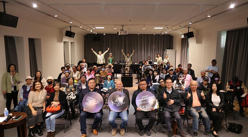 當AI與短影音充斥，我們如何感受真實？：走入三貂嶺步道與16釐米底片的感官世界