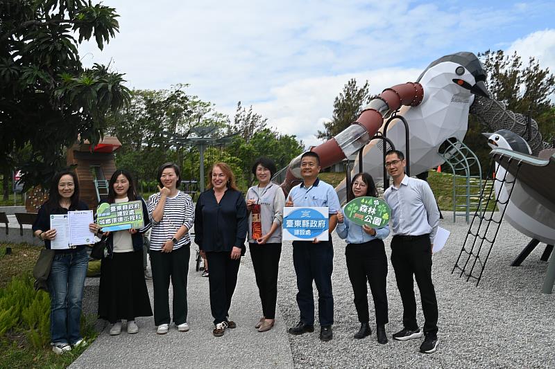 國際級認證!IPA主席親訪臺東森林公園 盛讚「烏頭翁遊戲場」為兒童友善城市典範