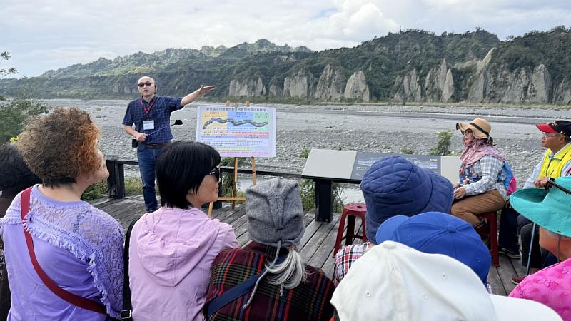 農廢再利用！縣府攜手中央與社區 強化卑南溪防塵行動