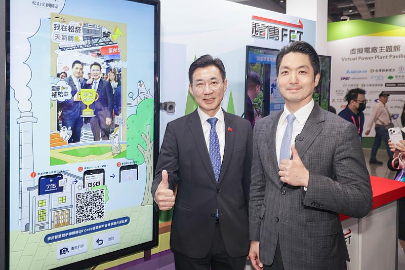 台北市長蔣萬安（右）、立法院副院長江啟臣（左）蒞臨遠傳2026智慧城市展。