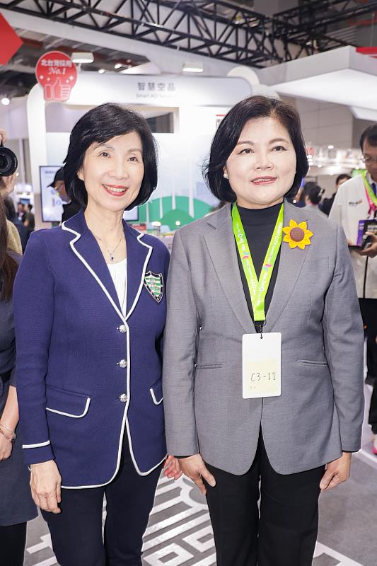 雲林縣長張麗善（右）、遠傳總經理井琪（左）。