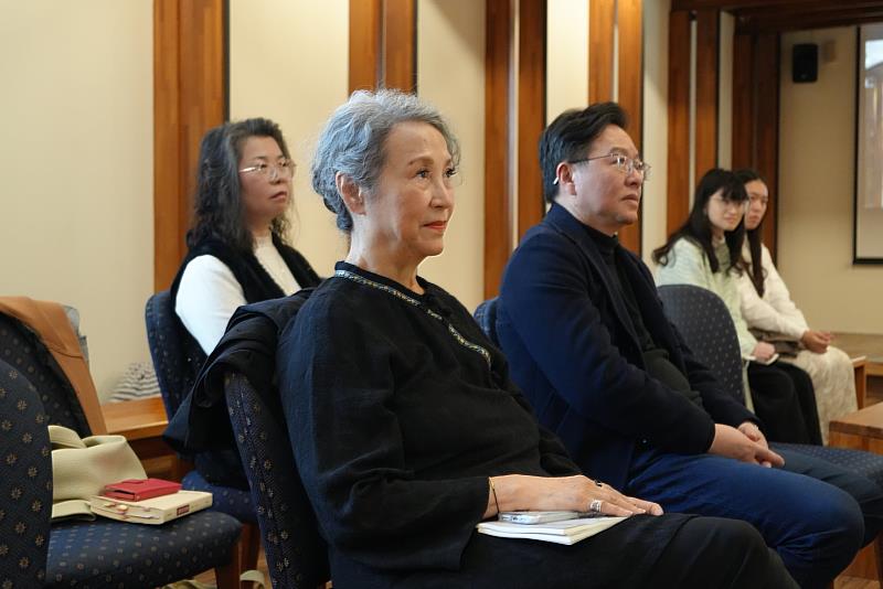 左起：張寶云教授、夏盈盈師母、許又方主任。