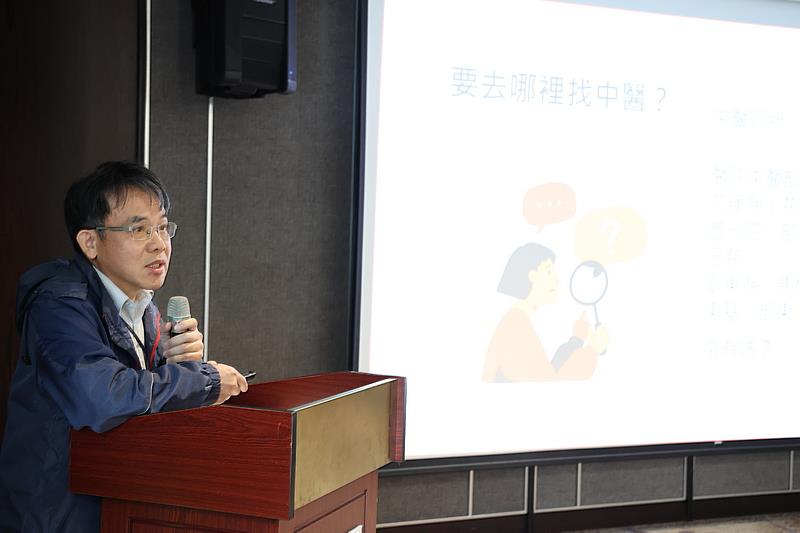 花蓮縣中醫師公會黃輝榮名譽理事長。