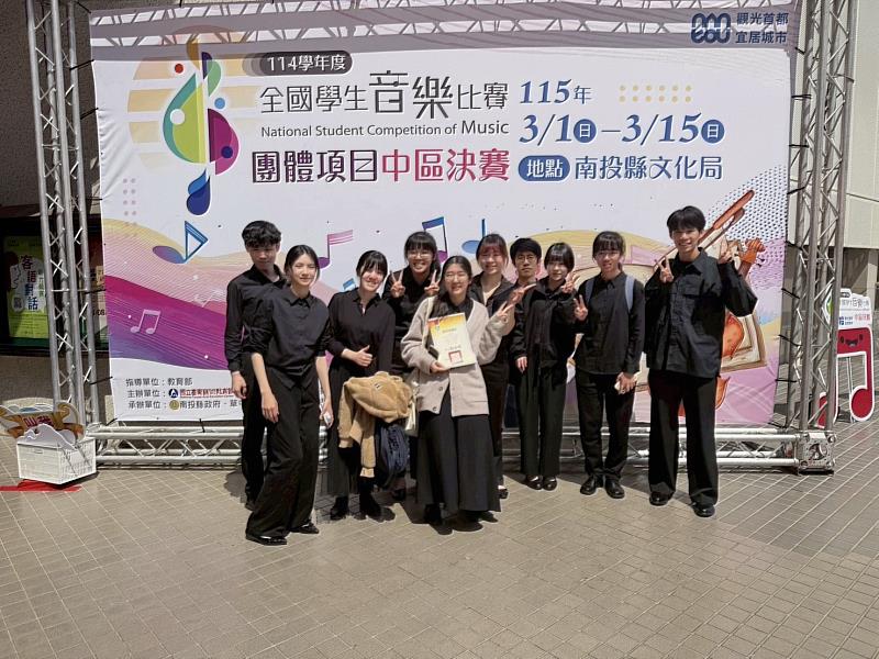 管弦樂社參加打擊重奏比賽。