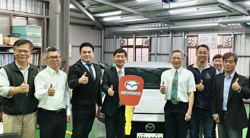 教學用車輛捐贈儀式由郭瑞祥校長代表接受。
