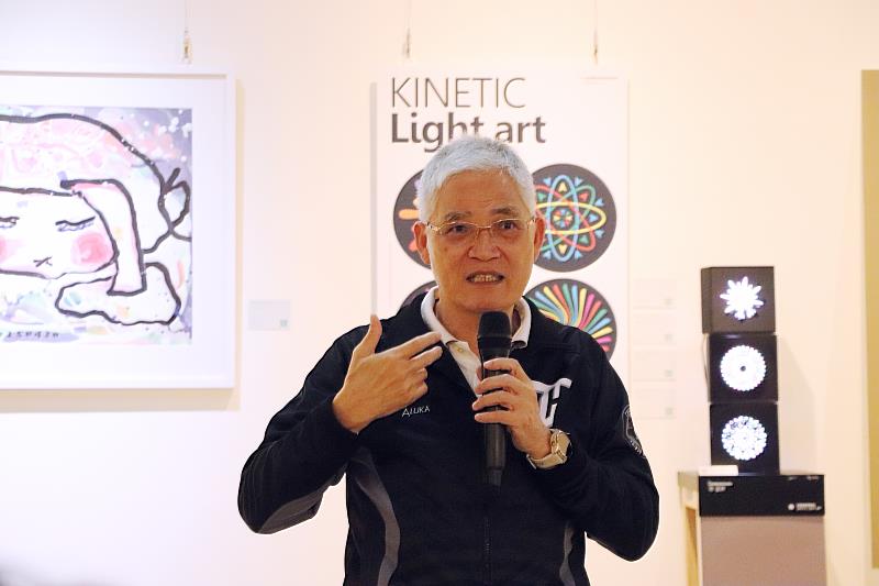 南華大學視設系教授聯展登場,高俊雄校長致詞。