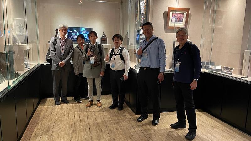 3月17日日本教授參訪圖書館。