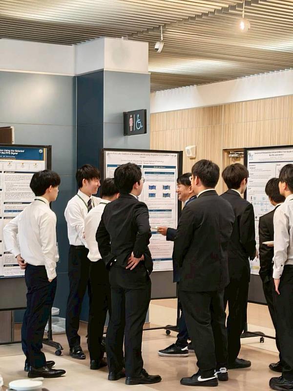 3月16日與會人員相互交流。