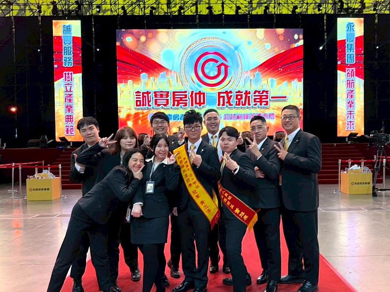 黃志偉店長指出,現在在永慶房屋當業務,加班少、休假多,完美平衡工作與生活,能為客戶提供更好的服務品質。