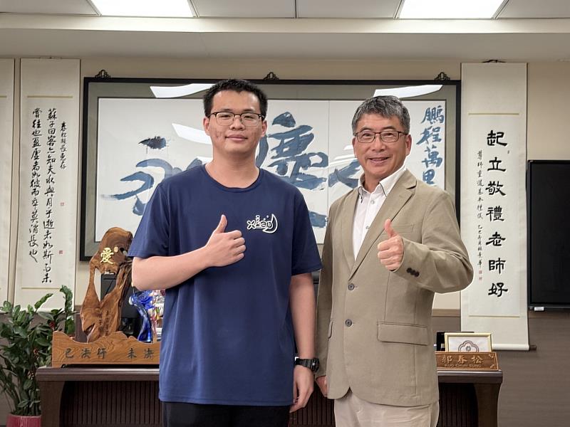 陳顗任同學。