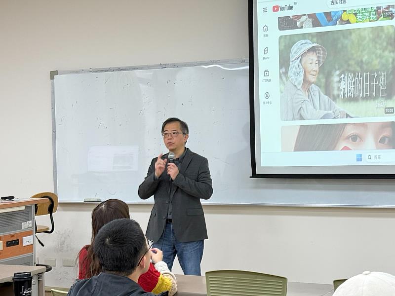 中華電信基金會副執行長高世威肯定學生深入社區的實踐成果。