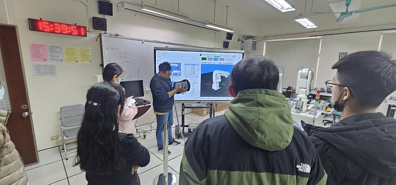 參訓學員第一站模擬畫面。