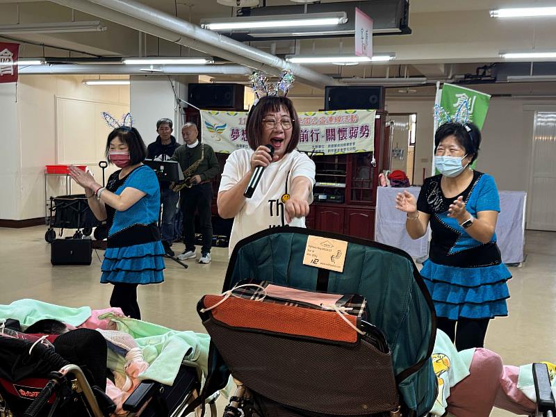 南投縣雙軌制功能性服務隊送暖創世基金會 音樂舞蹈喚醒沉睡的感動