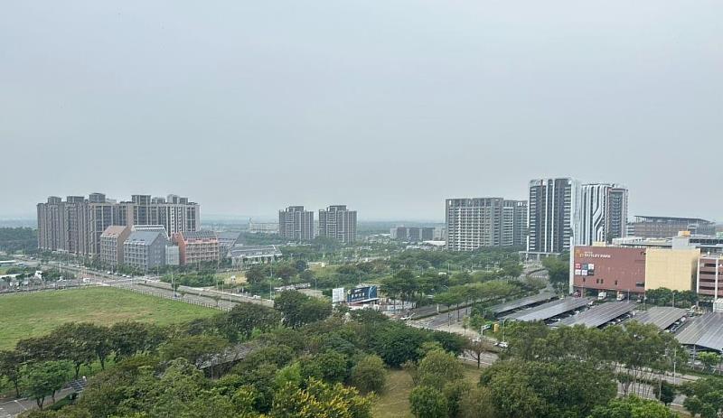 台南三井Outlet二期20日正式開幕,除了商場開幕引爆話題,市府統計顯示,今年前2個月Outlet所在的歸仁區買賣移轉棟數居全市各區之冠。