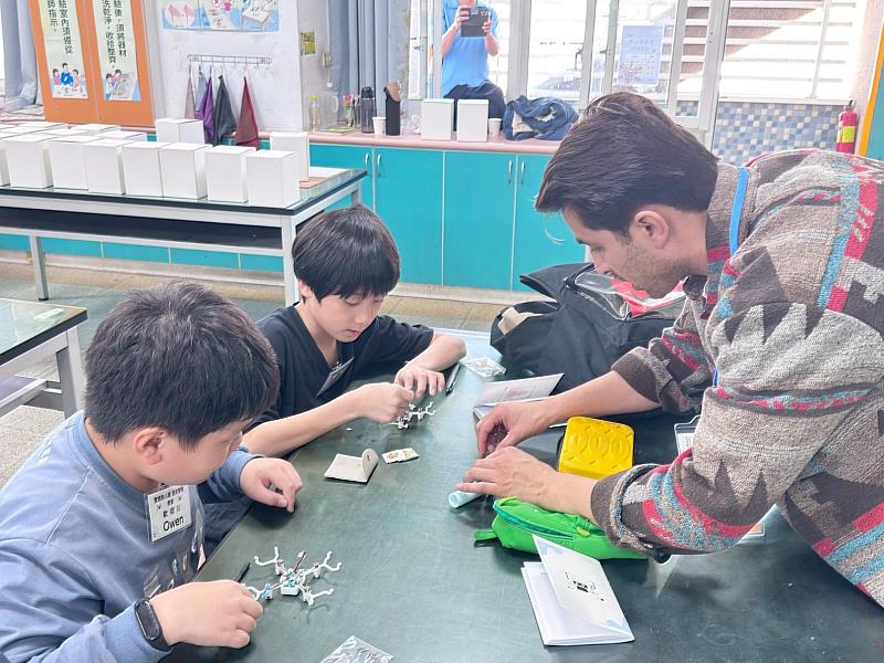嘉義市推動雙語教育雙軌並進 教師增能與學生營隊同步打造英語學習情境