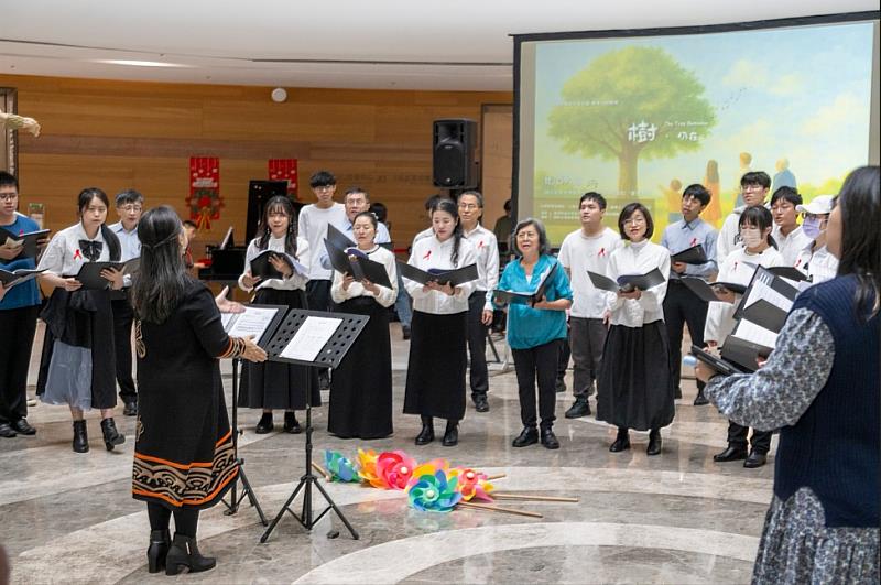 臺科大活力合唱《樹，仍在》走進醫療現場 陪伴每一顆努力的心