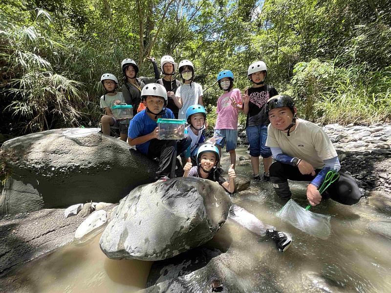 參與暑期營隊規劃與實務運作。