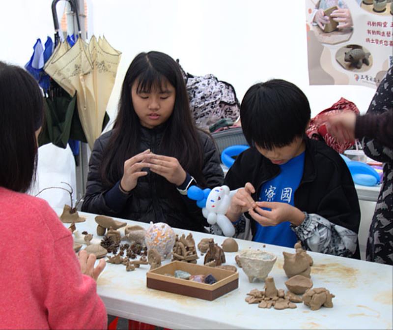 三峽綠茶季現場親子DIY。