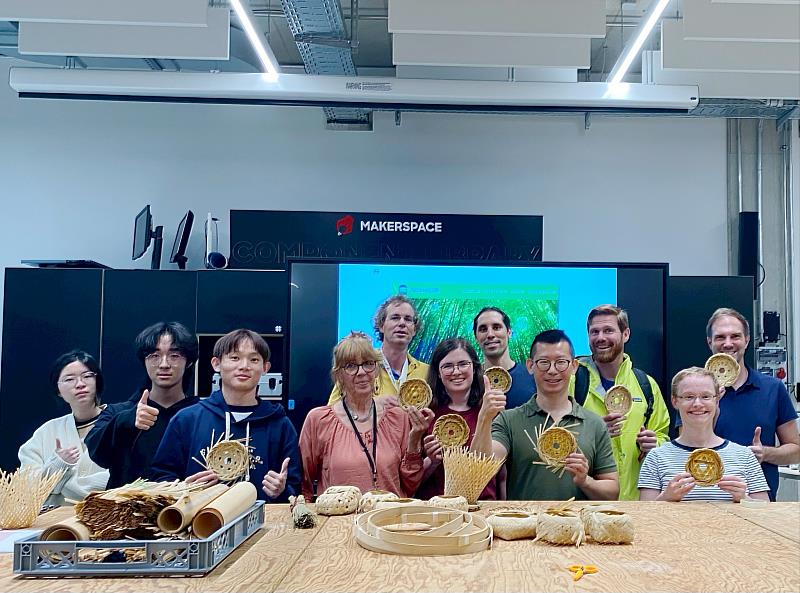 南華大學海外學習資源豐富多元，圖為產設系老師率學生至德國進行海外實習。