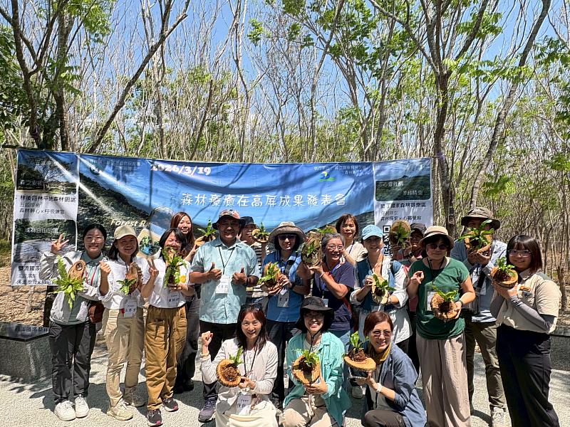 森療活動－山蘇上板合照。