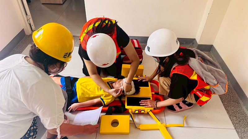 新竹市立新竹幼兒園地震避難演練。