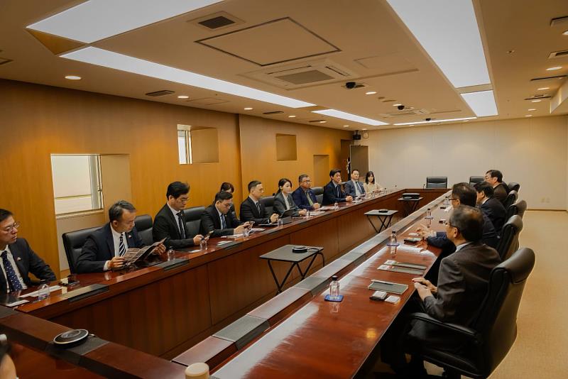 市府訪團此行深入了解大型室內場館的規劃設計、營運模式及周邊商業整合經驗。