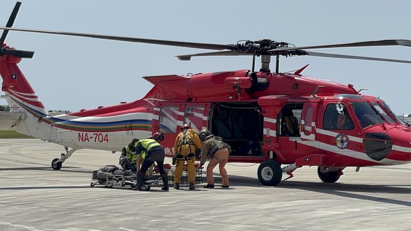 17歲登山客嘉明湖山域突發不適 臺東縣消防局成功救援