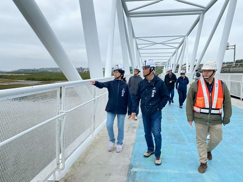 秘書長張治祥視察白雲橋整修補強工程。