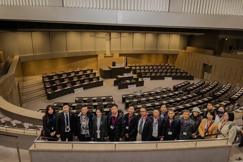 雙方成員參訪東京都議會議事堂。