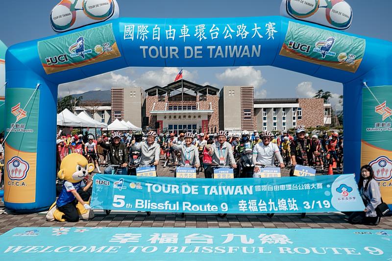 幸福台九線站於臺東縣鹿野鄉公所領騎出發。