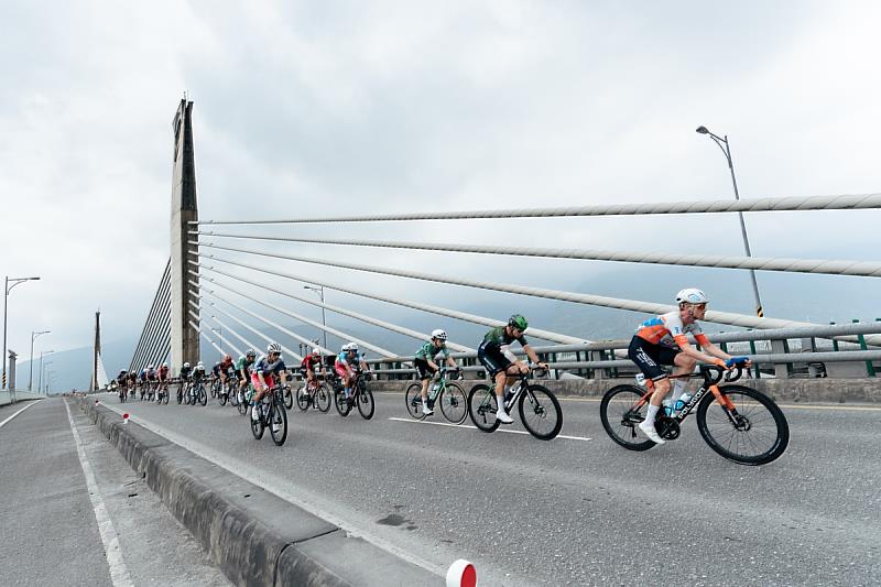 幸福台三線站路線行經花蓮新豐平大橋。