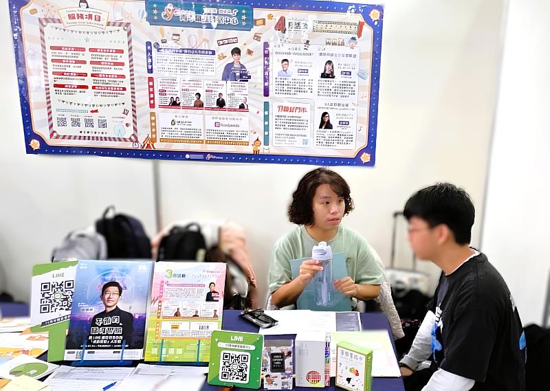 北分署青年職涯發展中心在現場設攤，提供青年諮詢服務。