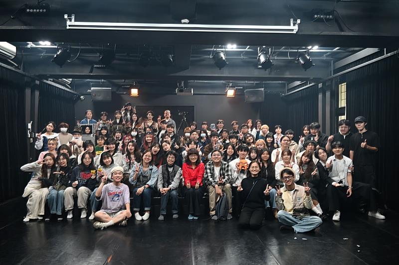 南大戲劇系舉辦第5屆小戲節,學生完成多部原創作品演出,從企劃、製作到舞台呈現全程參與,展現劇場實作經驗與團隊合作成果。
