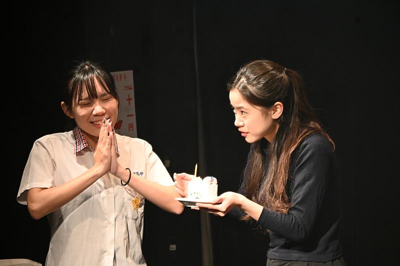 南大戲劇系學生演出《白眠夢 peh-bîn-bāng》，結合語言運用與舞台表達，展現學生在劇場創作中的多元嘗試與文化思考。