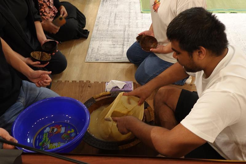 論壇期間現場進行太平洋傳統飲品Kava的製作與分享。