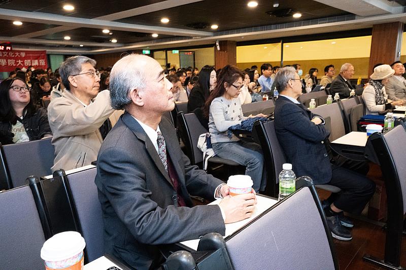 中國文化大學商學院推出「大師講座系列」,邀請孫逸博士以「AI時代研究生的行銷競爭力」為題進行專題演講,吸引眾多師生參與。