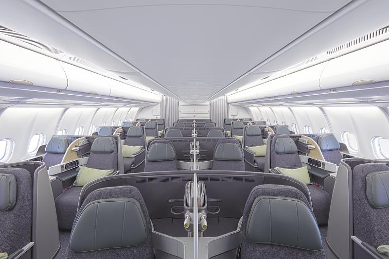 長榮航空A330-300客機配置桂冠艙及經濟艙，共有309個座位，並搭載個人視聽娛樂設備，提供旅客更豐富的搭機體驗！