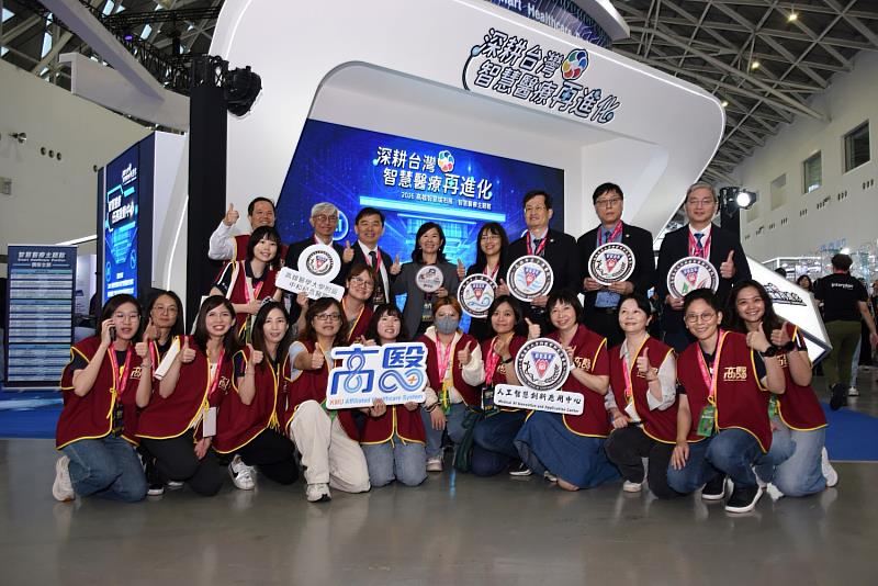 高醫醫療體系完整呈現多項智慧醫療與AI創新應用成果，讓民眾只需「一支手機」，即可串聯醫療與居家照護資源。