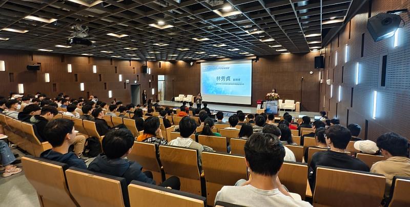 南科管理局林秀貞副局長親臨現場致詞，為活動揭開序幕；現場座無虛席，吸引眾多學子熱情參與，氣氛活絡。